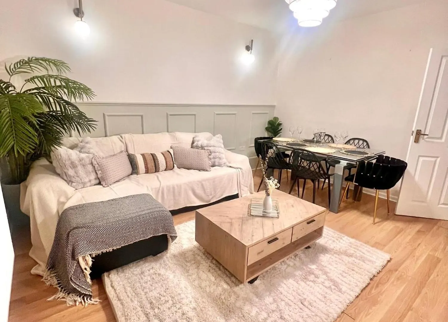Central City 3 Minutes To Tower Of London Trendy Shoreditch Recently Refurbished 3 Bedrooms Sleeps 8 0*,  United Kingdom