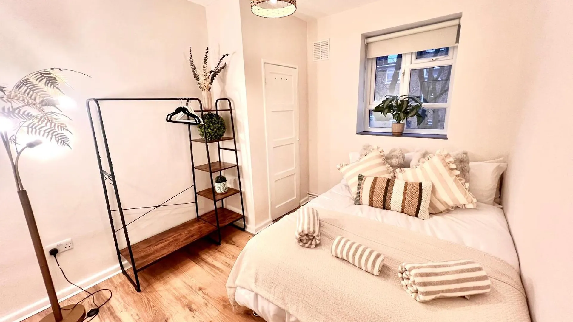 Apartment Central City 3 Minutes To Tower Of London Trendy Shoreditch Recently Refurbished 3 Bedrooms Sleeps 8