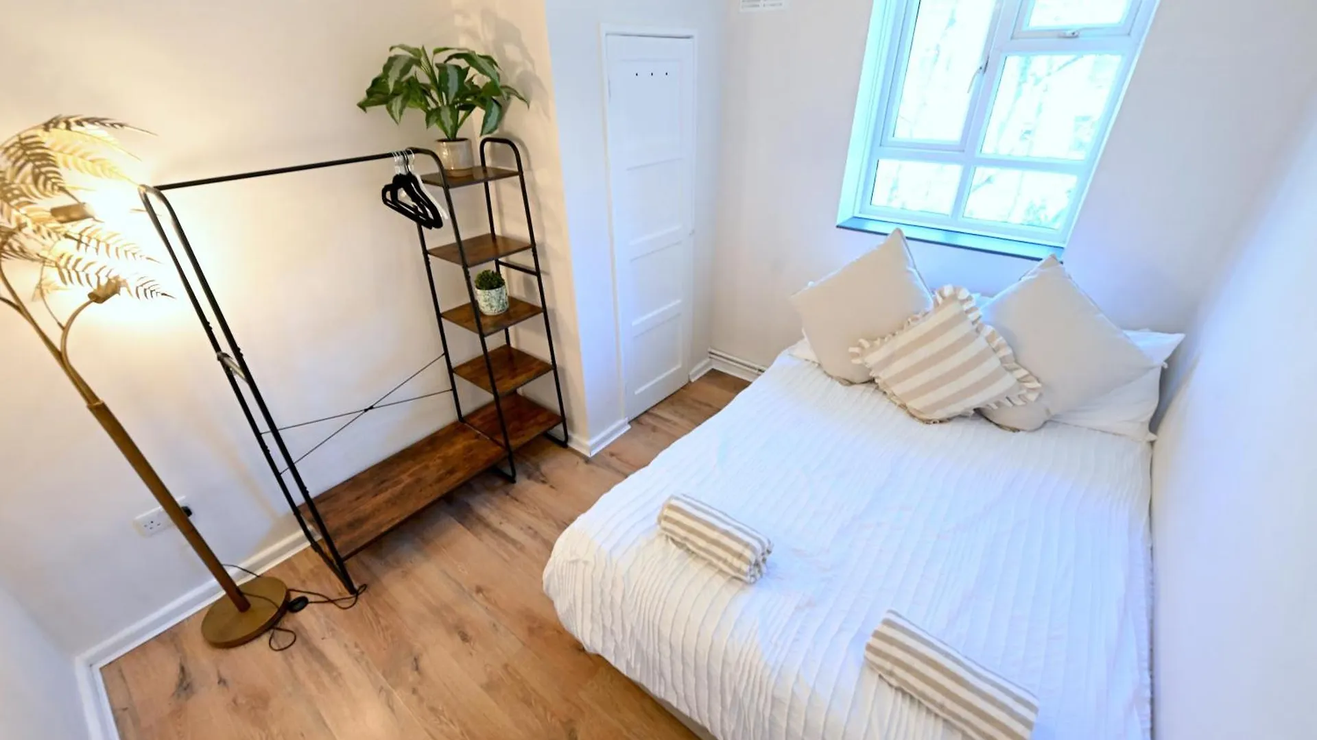 Central City 3 Minutes To Tower Of London Trendy Shoreditch Recently Refurbished 3 Bedrooms Sleeps 8