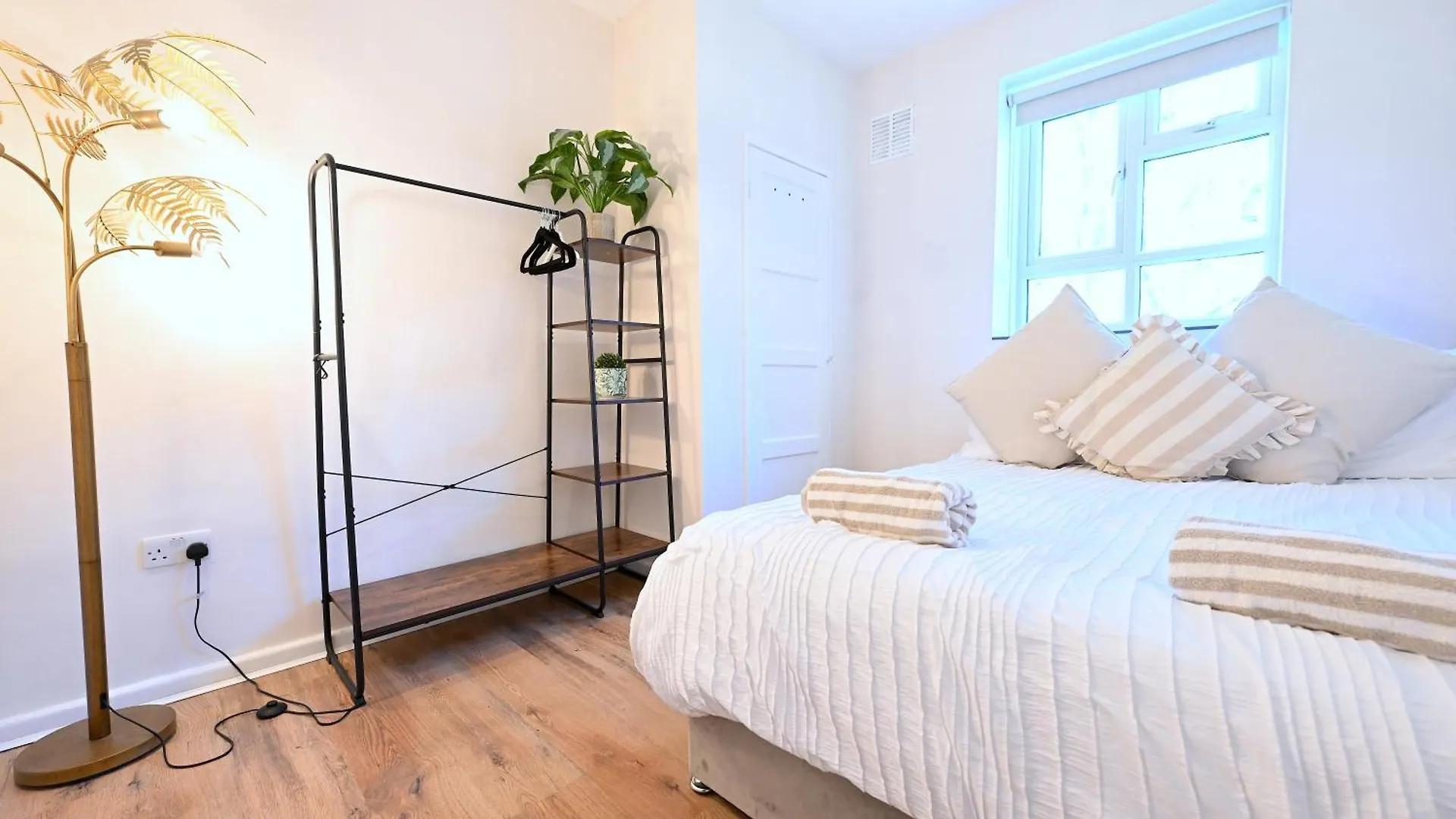 Central City 3 Minutes To Tower Of London Trendy Shoreditch Recently Refurbished 3 Bedrooms Sleeps 8 Apartment